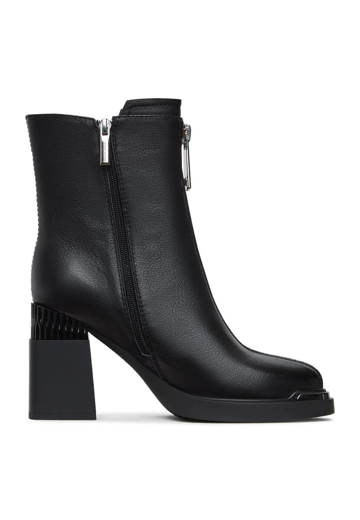 A pair of trendy black zipper heel Thrud boots, the pinnacle of modern fashion footwear.