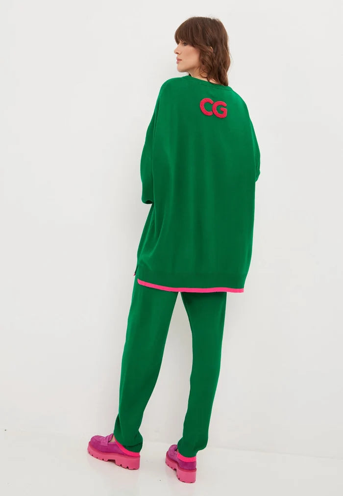 A cozy and trendy green oversized jogger set, featuring an oversized sweatshirt and joggers, perfect for lounging in style. Plus size jogging suit for ultimate comfort and style.