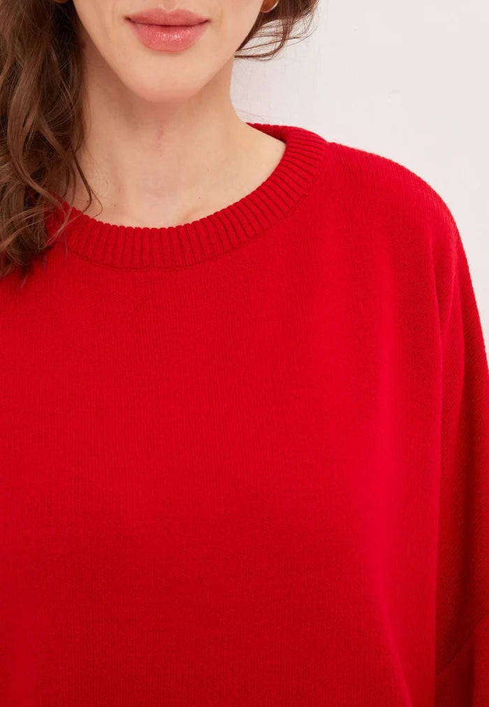 A cozy and stylish oversized red lounge set for plus size activewear, featuring comfy oversized jogger sweatpants outfit perfect for athleisure days.
