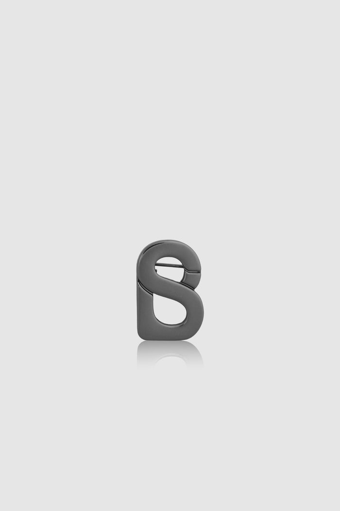 petite signature flat brooch in hematite by buttonscarves front view