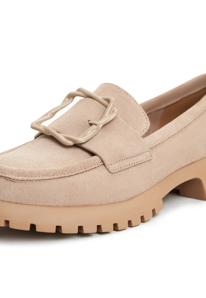 A stylish pair of beige platform loafers for women, featuring the trendy Jenny platform design.
