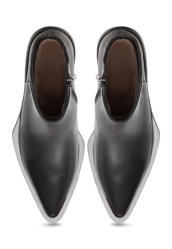 Sleek Leather Ankle Boots Skal- Black