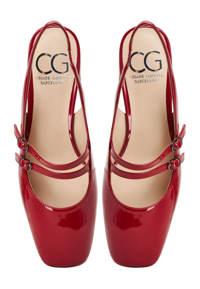 A trendy pair of Slingback Block Heels in vibrant Red, featuring the stylish Pumps Mar y Sol design for fashionable women's pumps and footwear enthusiasts.
