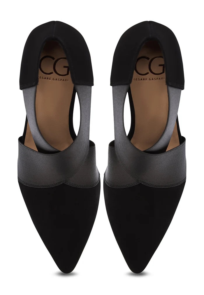 A stylish pair of black block heel strappy sandals, perfect for a chic and sophisticated look.