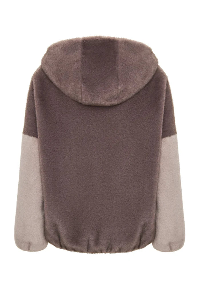 Stay cozy and chic in this stylish brown hooded faux fur jacket. The Reyna faux fur jacket is a must-have for women's fashion this season.