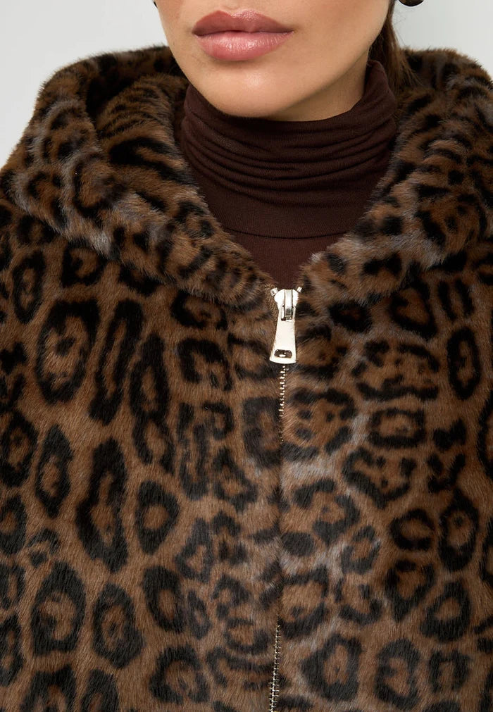 A stylish faux fur hooded leopard jacket, the Reyna leopard jacket is trendy women's outerwear made for fashion-forward individuals.