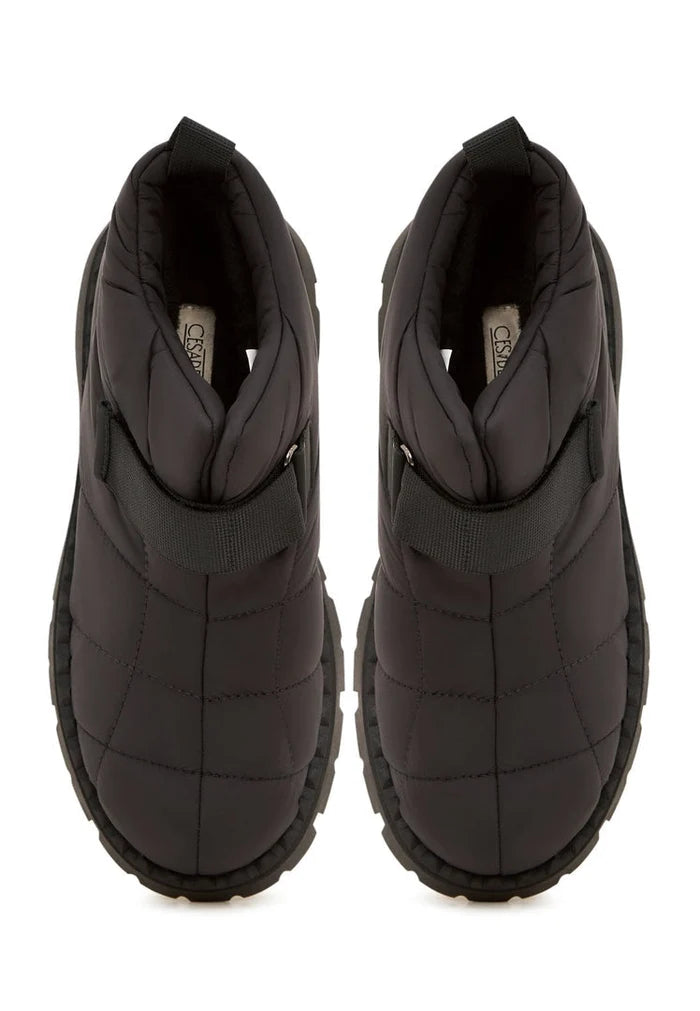 Stay warm and stylish this winter with these black suede wool-lined winter boots, the perfect blend of fashion and functionality.