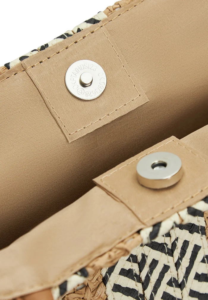 A stylish and spacious beach tote bag perfect for summer days by the water.