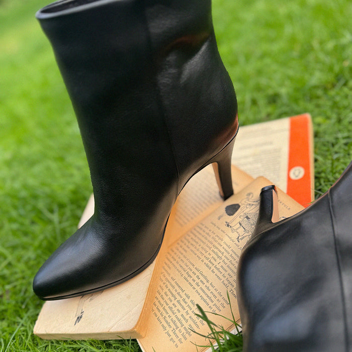 TANYA - black leather ankle boots