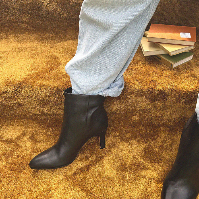 TANYA - black leather ankle boots