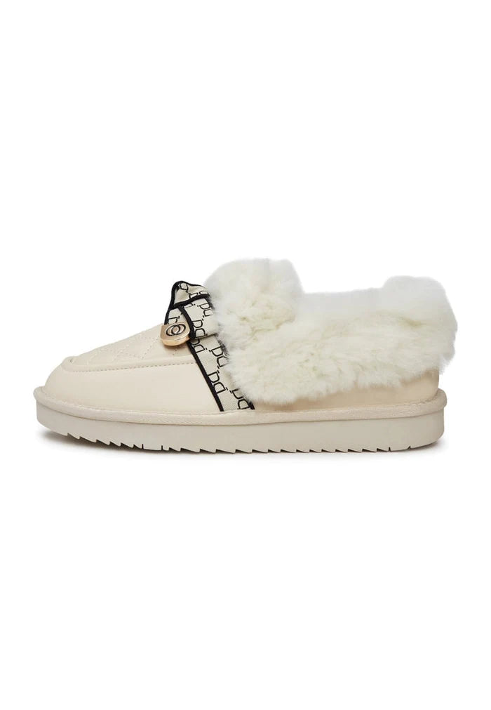 Stay warm and cozy with these comfortable off white loafers, featuring a padded design for extra comfort.