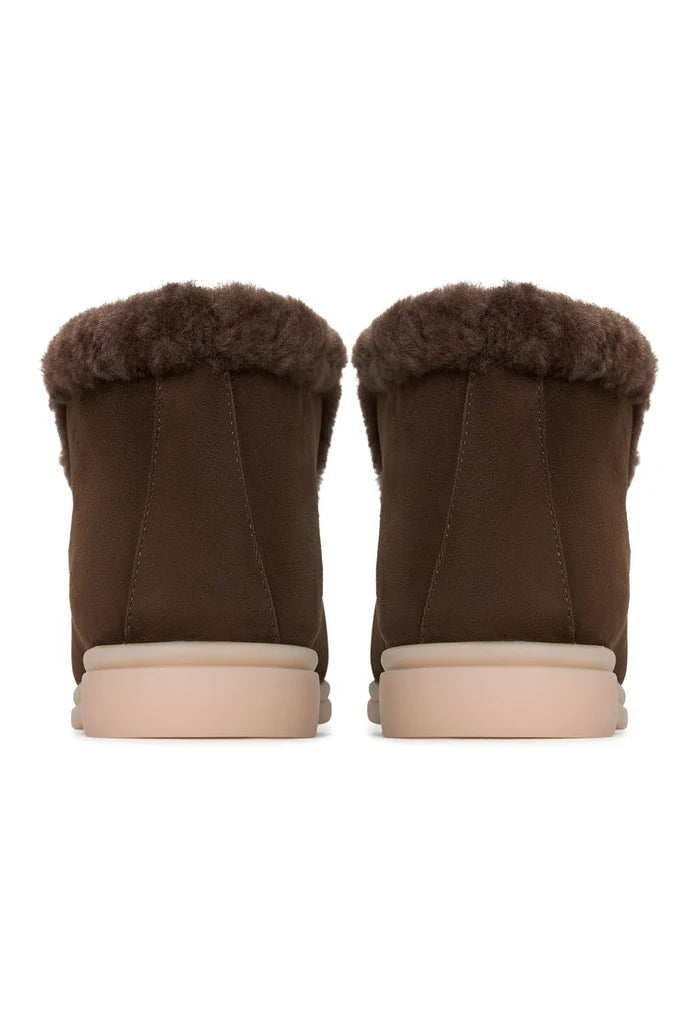 Stay warm and stylish this winter with Antonia brown boots - women's winter ankle boots perfect for cold weather.