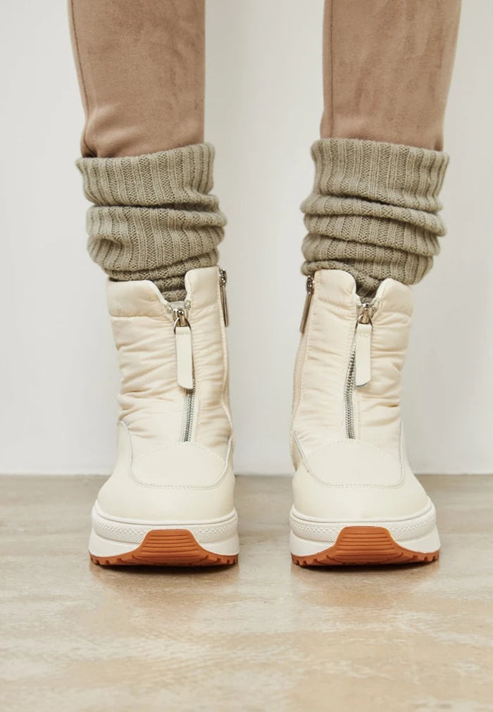 A cozy and stylish pair of women's winter platform boots in warm ivory, perfect for stepping out in style in the cold weather.